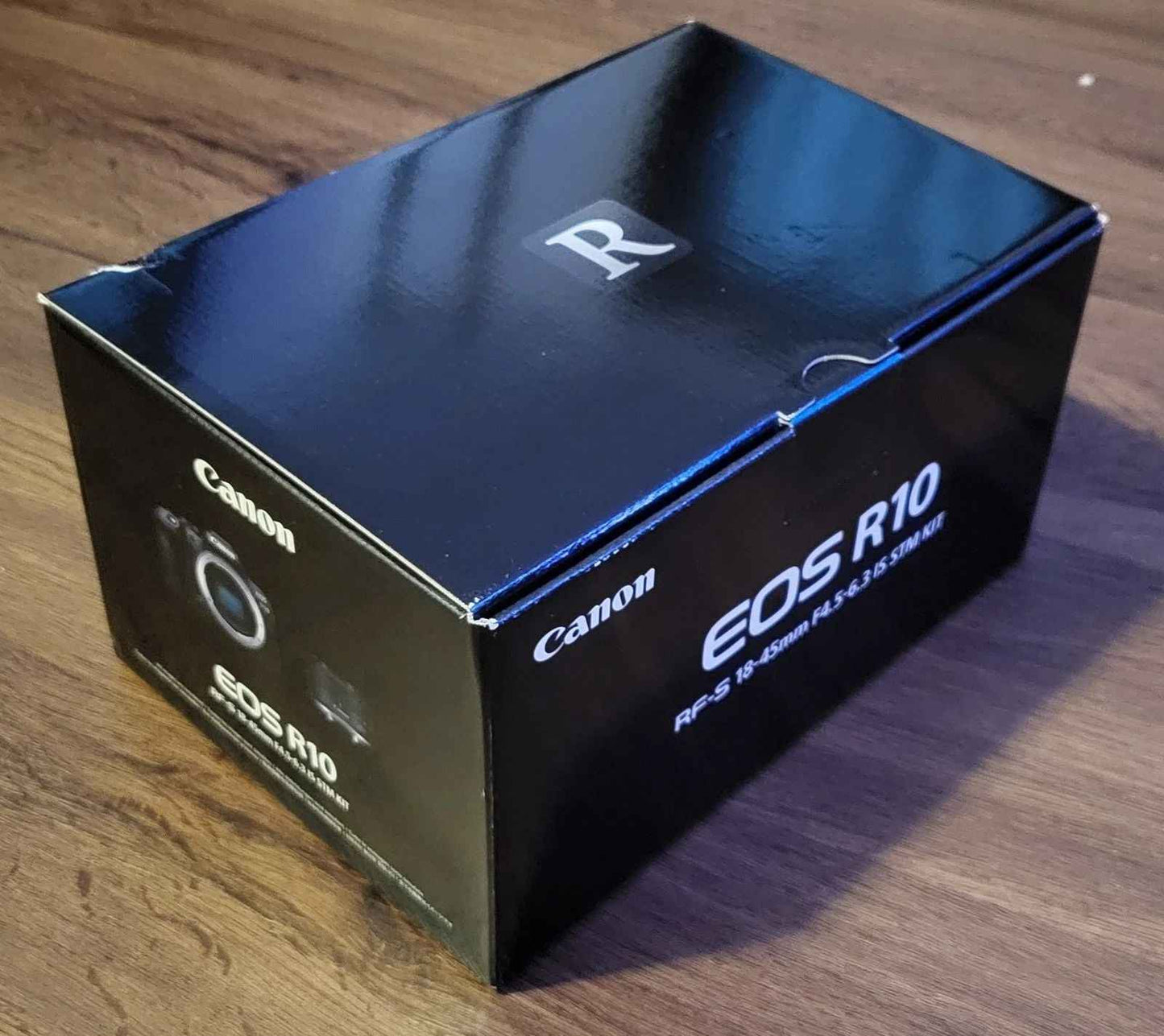 Canon EOS R10 Mirrorless Camera with RF-S 18-45 f/4.5-6.3 IS STM Lens