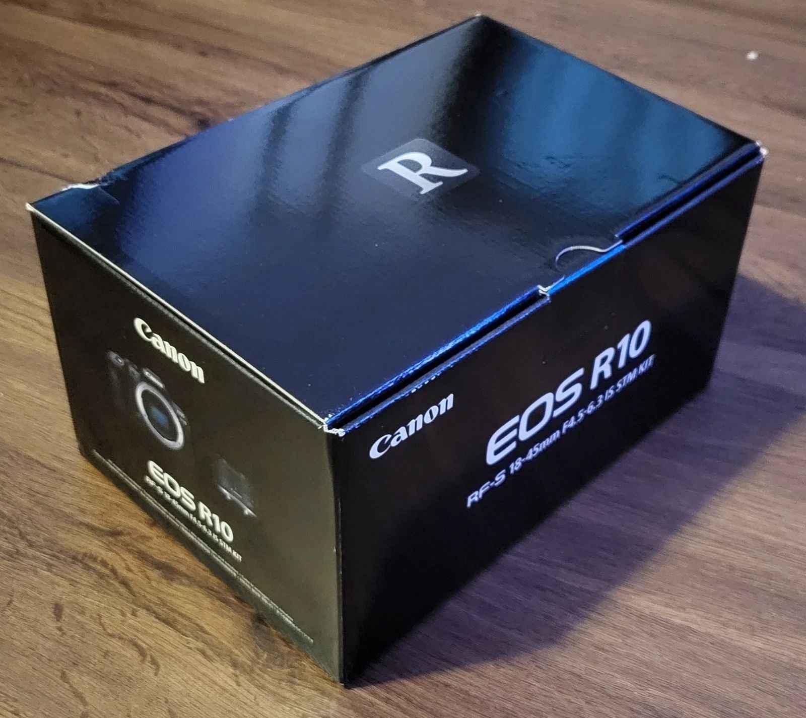 Canon EOS R10 Mirrorless Camera with RF-S 18-45 f/4.5-6.3 IS STM Lens