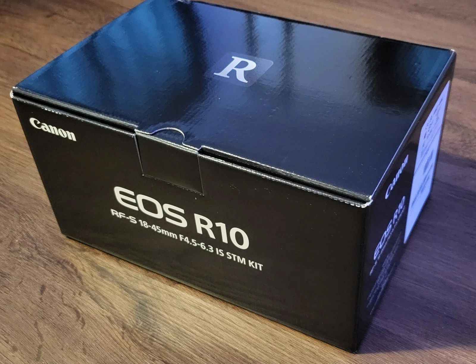 Canon EOS R10 Mirrorless Camera with RF-S 18-45 f/4.5-6.3 IS STM Lens